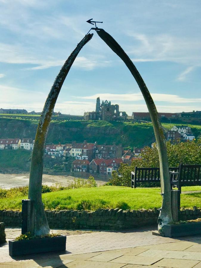 Low Tide Whitby Bagian luar foto